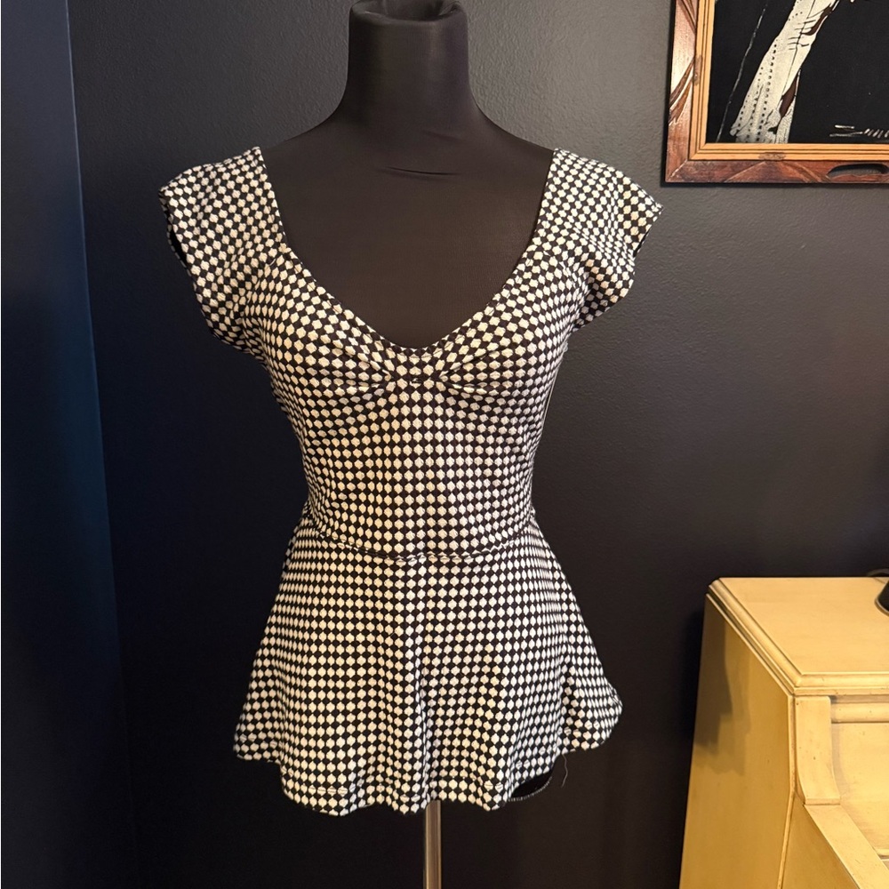 NWT Deletta Anthropologie Criss Cross Open Back Peplum Blouse Black/White Medium